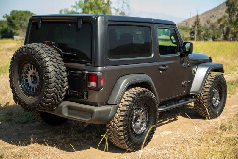 DV8 Offroad 2018+ Jeep Wrangler JL 2-Türer Bolt-On OE Plus Trittbretter