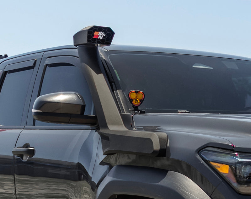 K&amp;N 2024 Toyota Tacoma L4-2.4 Turbo Ansaugkit mit erhöhtem Ansaugweg (Schnorchel)
