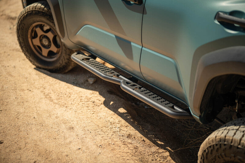 DV8 2025+ Toyota 4Runner OE Plus Trittbretter – Mikrostruktur Schwarz