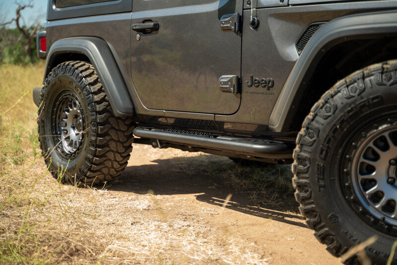 DV8 Offroad 2018+ Jeep Wrangler JL 2-Türer Bolt-On OE Plus Trittbretter